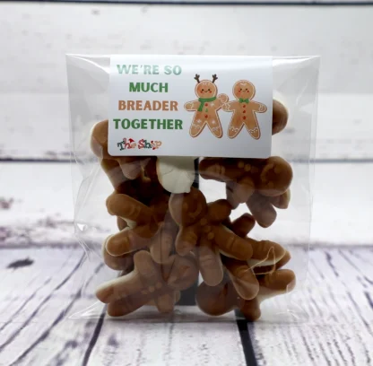 Have some festive fun with these Gingerbread Men. Delicious cookies & cream flavour gummies in the classic Gingerbread Man shape. Presented in one of our lovely Christmas bags and tied with ribbon - great as a present or stocking filler!